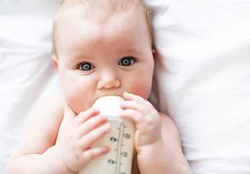 Breastfeeding vs. Formula Feeding: What’s Right for You and Your Baby?